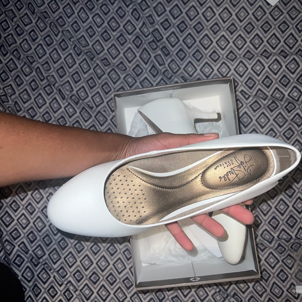 Comfortable white heels - Picture 3 of 5